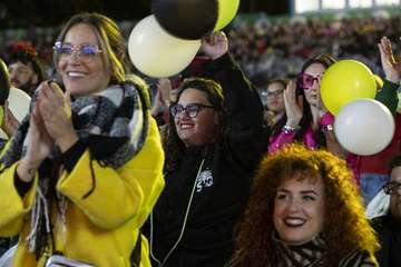 Los Nietos de SaryManchez se autodescalifican en la final de murgas al superar el tiempo establecido en señal de protesta/Lpacarnaval y TA.